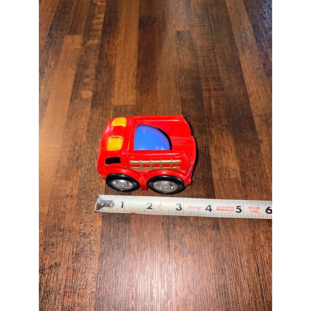 Fisher-Price Little People Wheelies Fire Truck Red Toy Vehicle Smiling‎ Face